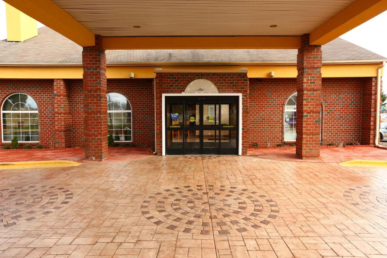 Wyndham Garden Grand Rapids Airport Hotel Cascade Exterior foto